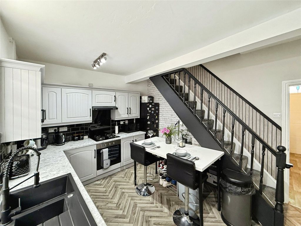 Property photo 3 of 17 Kitchen