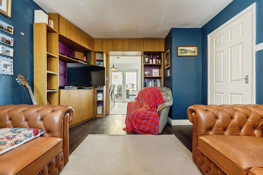 Property photo 3 of 13
