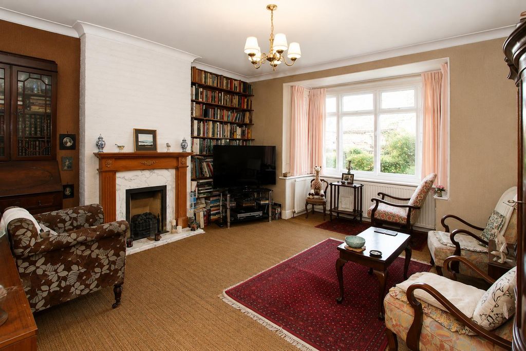 Property photo 3 of 23 Lounge.Png