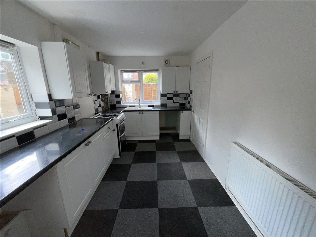 Property photo 2 of 4 Kitchen