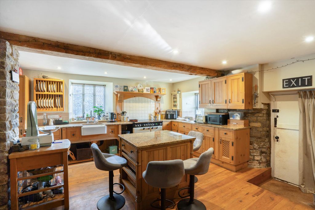 Property photo 2 of 20 Image