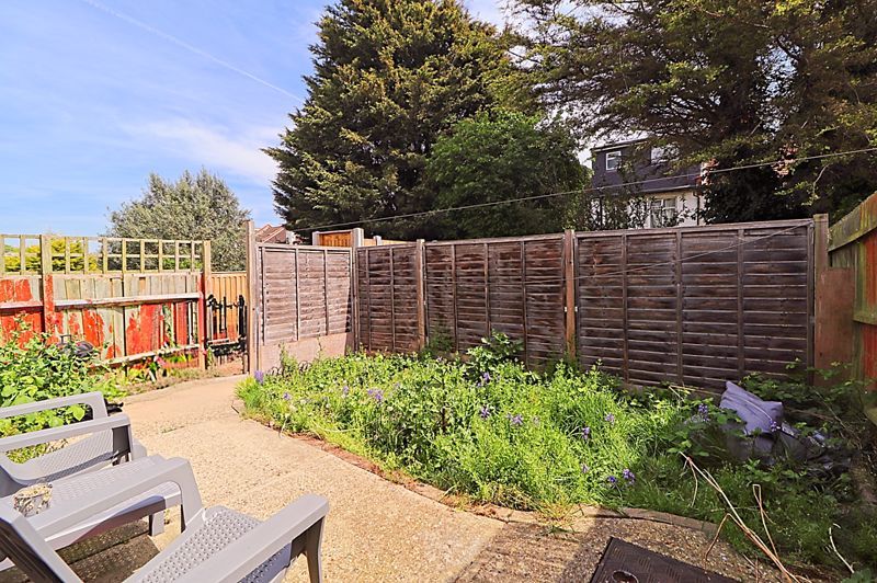 Property photo 3 of 10 Garden
