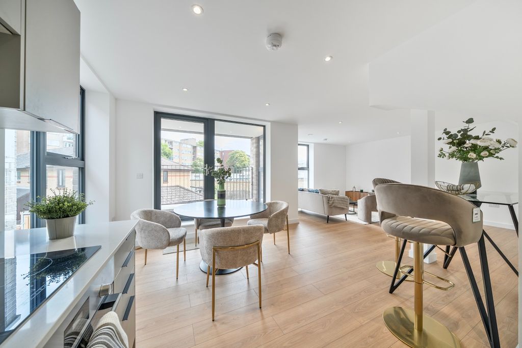 Property photo 2 of 12 4400461