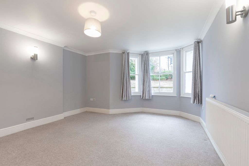 Property photo 3 of 9 Flat 1, Arkle House-06