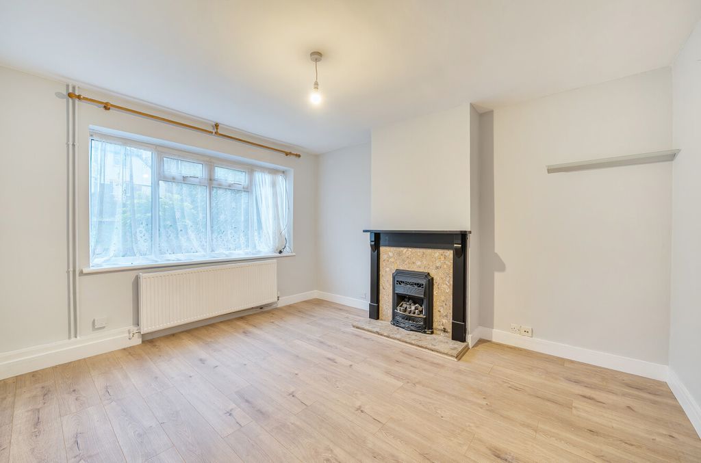 Property photo 2 of 20 1373831-11-6911F4...