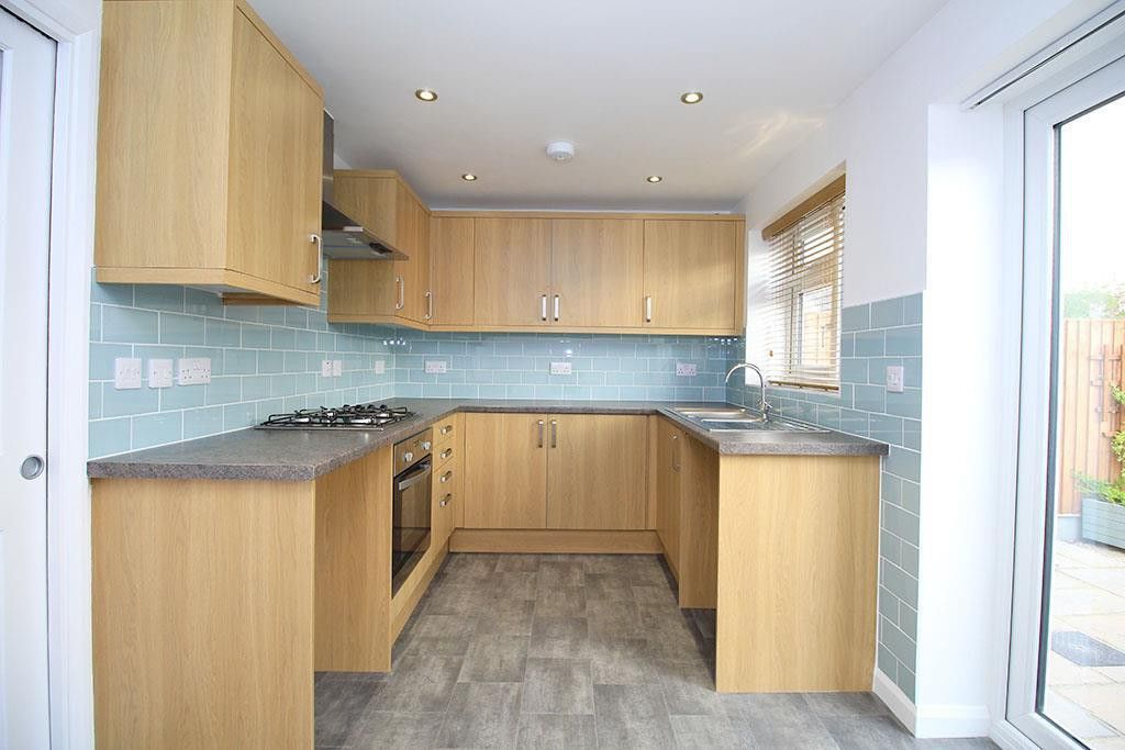 Property photo 2 of 25 Kitchen