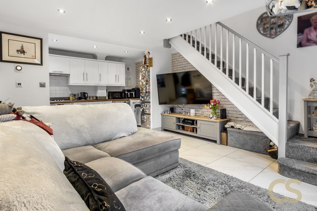 Property photo 2 of 14 4839586