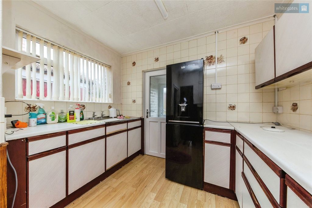 Property photo 2 of 18 Picture No. 15