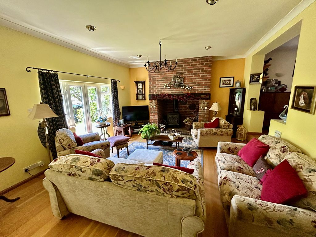 Property photo 2 of 18