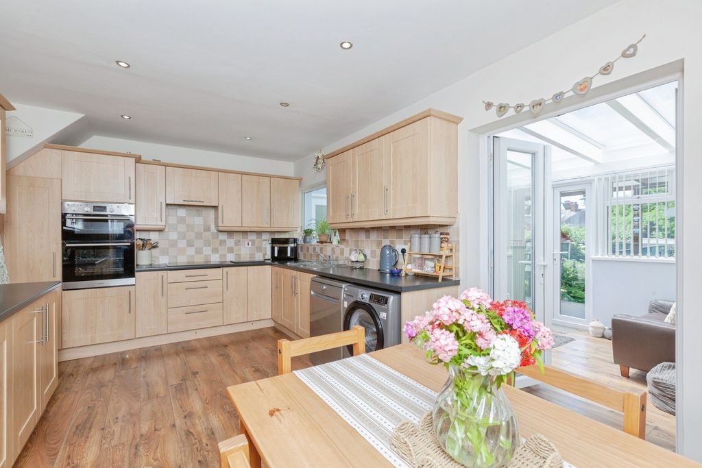 Property photo 2 of 16 Kitchen