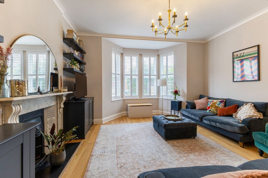 Property photo 3 of 19 Sitting Room