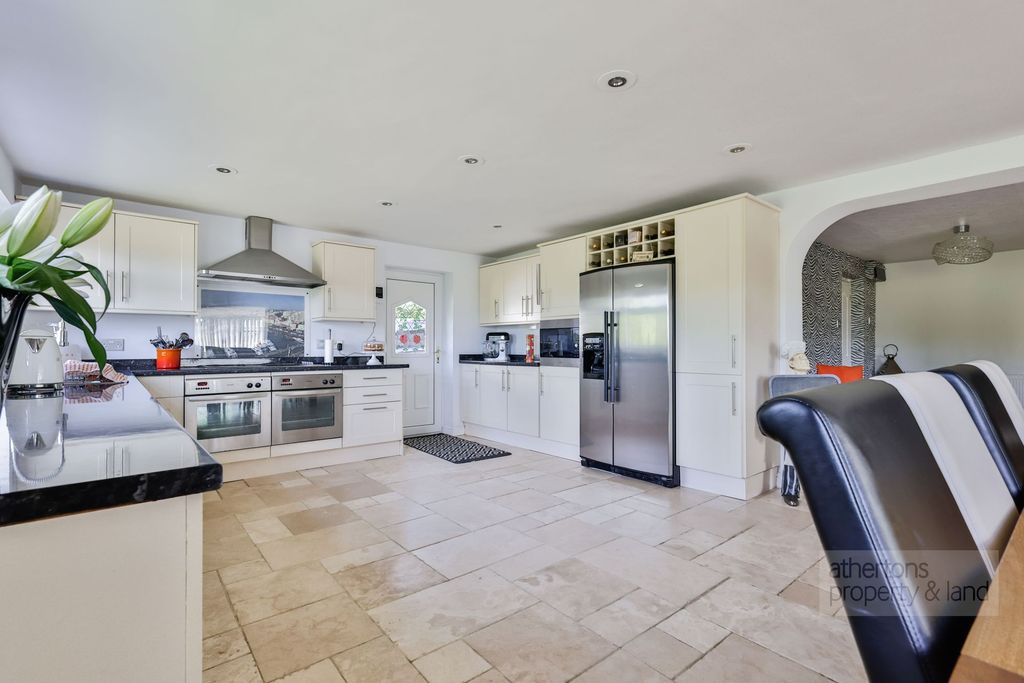 Property photo 2 of 34