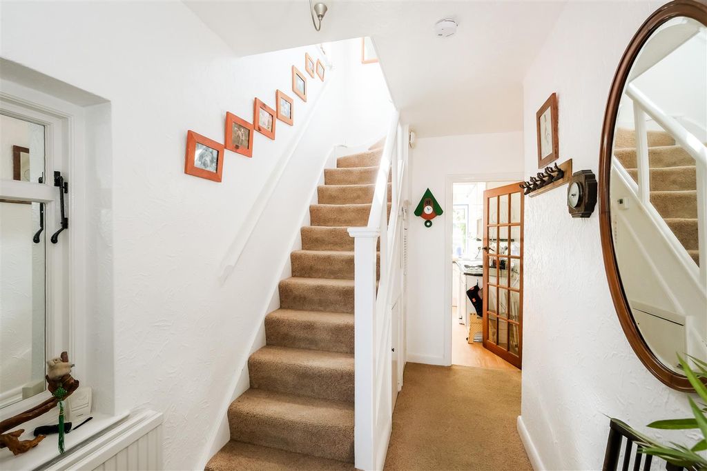 Property photo 2 of 20