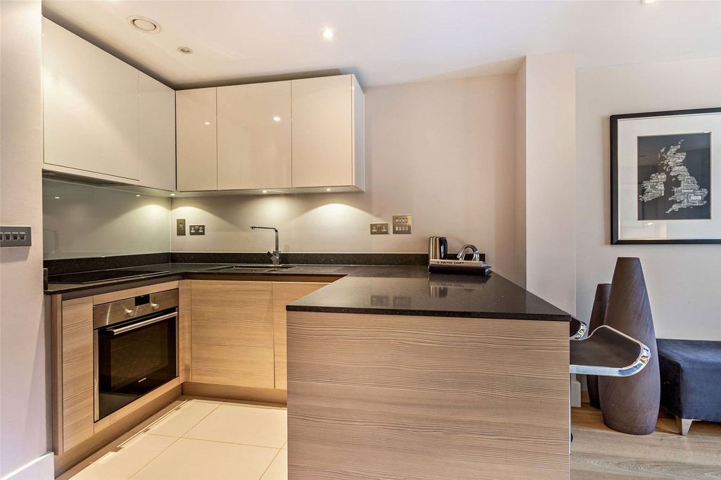 Property photo 2 of 7 Kitchen