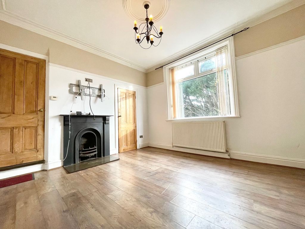 Property photo 1 of 9 Living Room