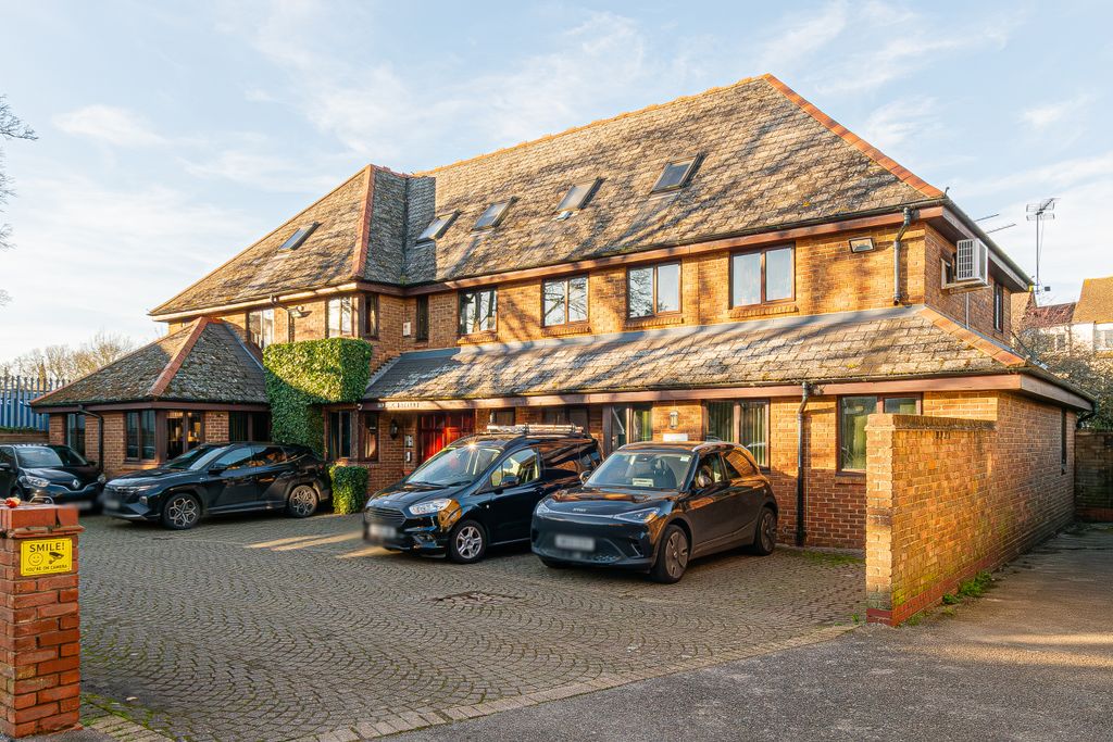 Property photo 1 of 10 High Street 169-001