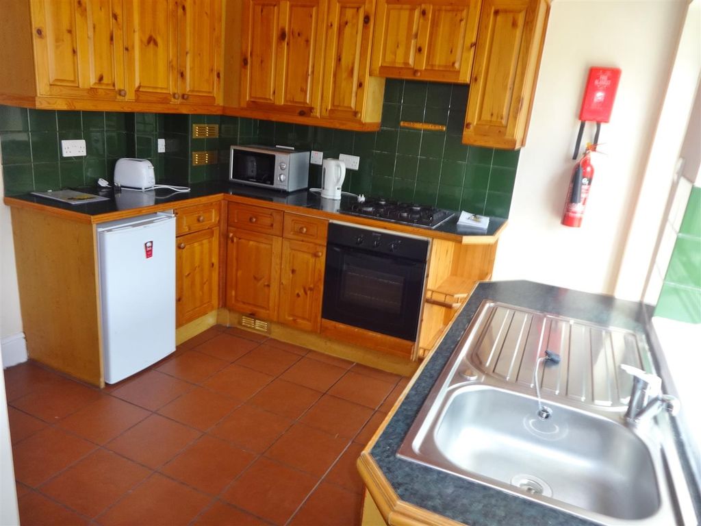 Property photo 2 of 11 Kitchen.Jpg