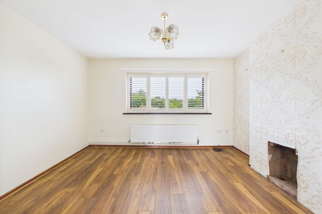 Property photo 2 of 18 Living Room