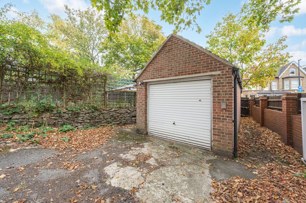 Property photo 3 of 24