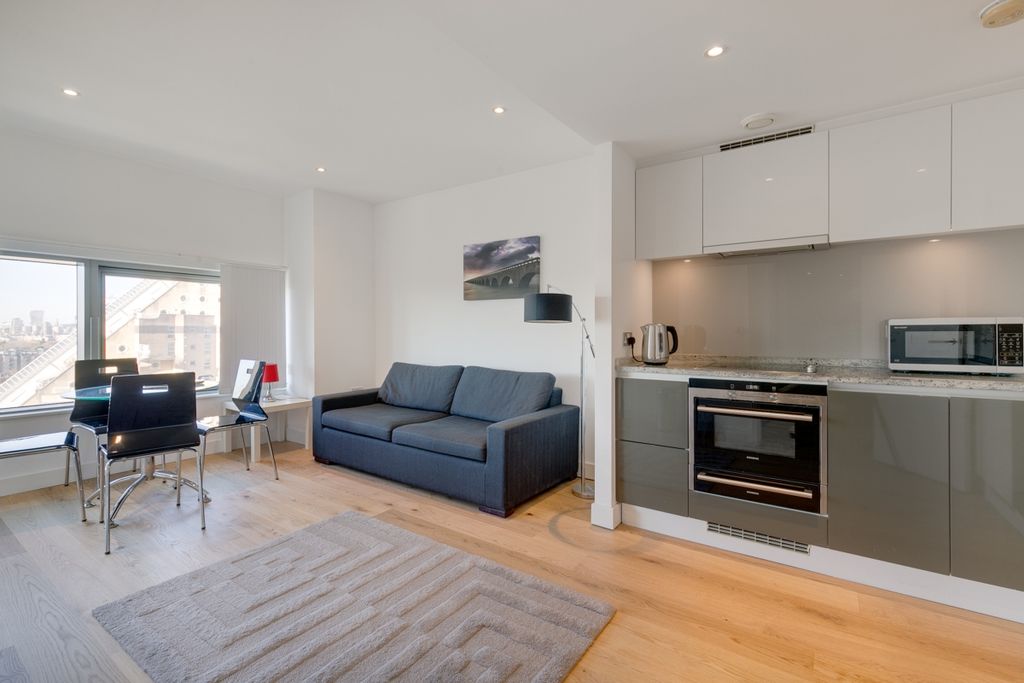 Property photo 2 of 10 Living Room (3)