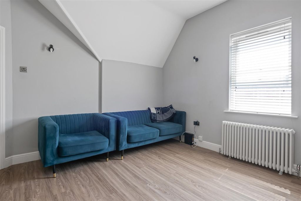 Property photo 2 of 12 C, 11 Larkdale Rd-Hi-4.Jpg