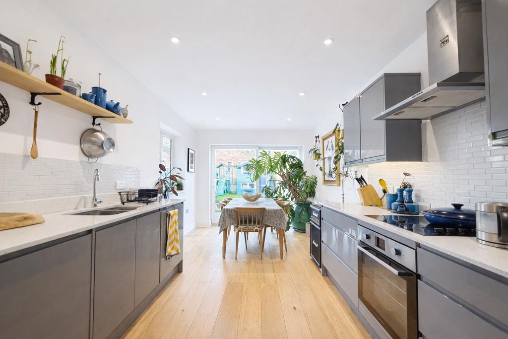 Property photo 2 of 13 6.Png