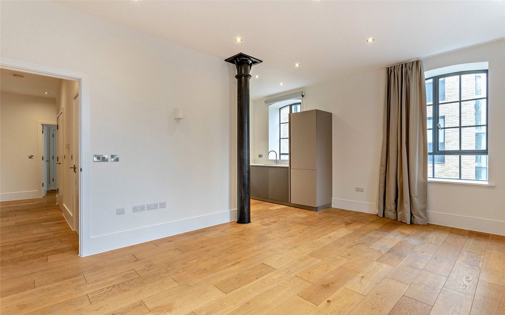 Property photo 3 of 14 Kitchen/Lounge