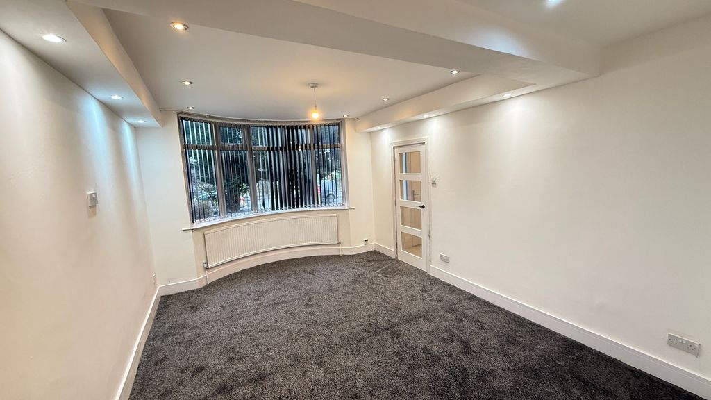 Property photo 2 of 12 Image