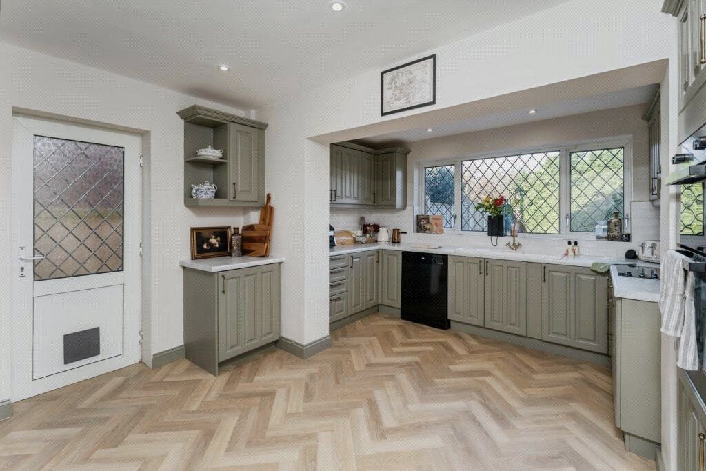 Property photo 3 of 25 Kitchen