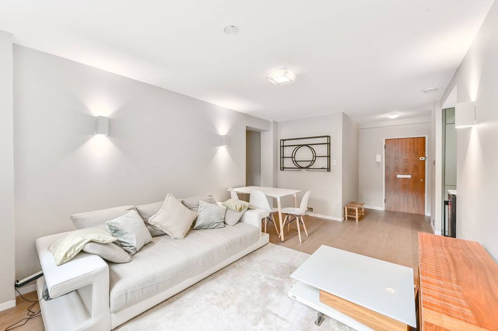 Property photo 3 of 8