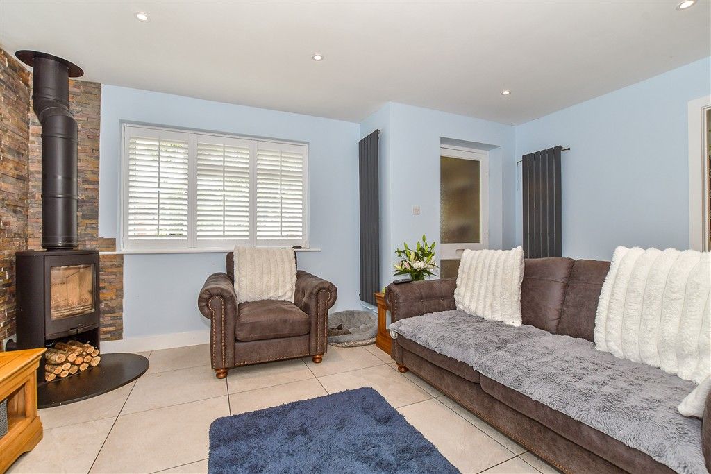 Property photo 3 of 11 Lounge