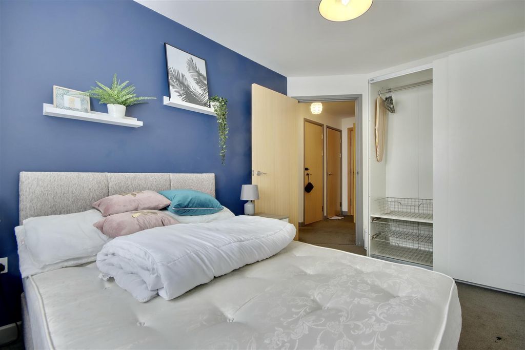 Property photo 2 of 8 28440E3E-72Ab-47D7-A804-8057077B564D_1_201_A.Jpeg