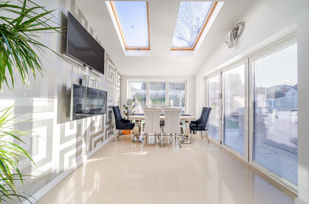 Property photo 2 of 21 1384984-12-692590d23d8c3.Jpg