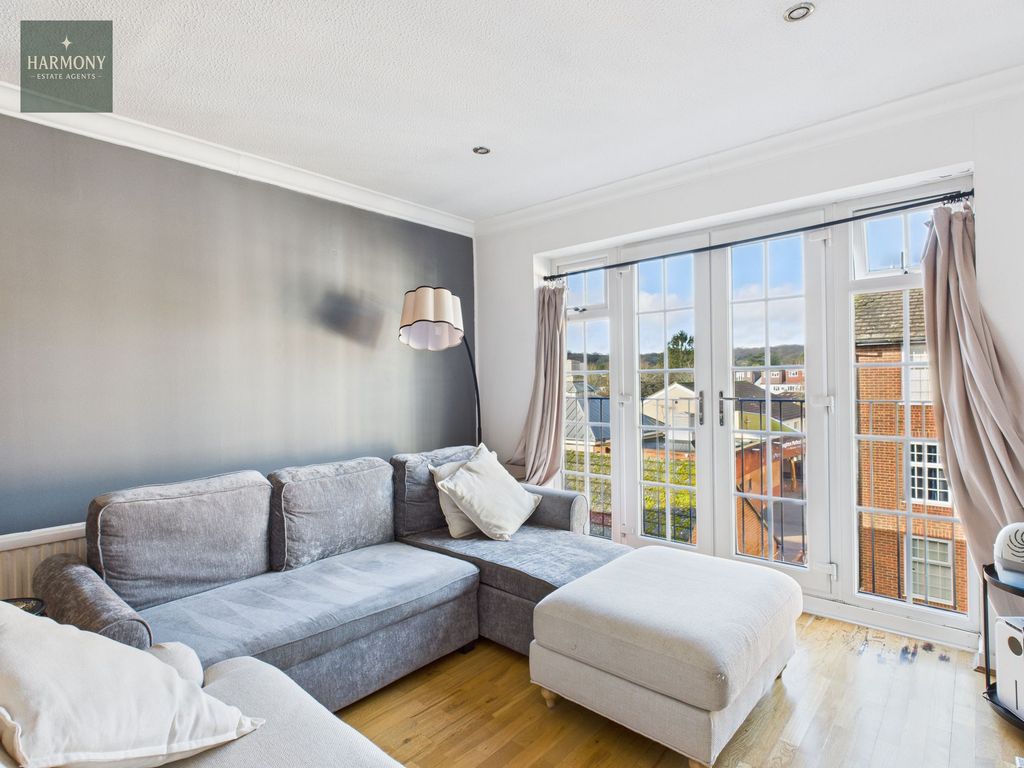 Property photo 1 of 9 Living Room