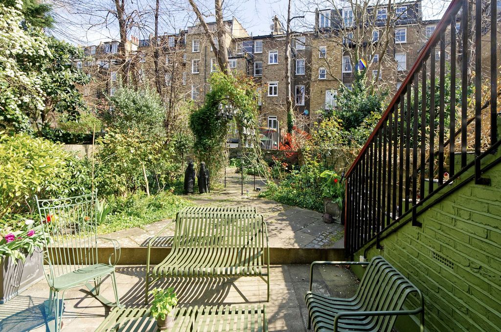 Property photo 2 of 28