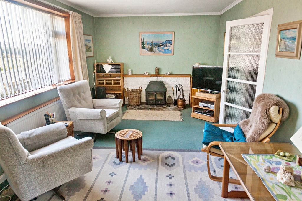Property photo 3 of 35