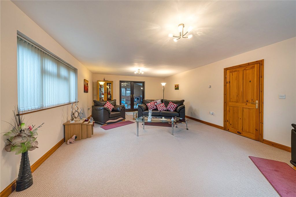 Property photo 2 of 37 Picture No. 36