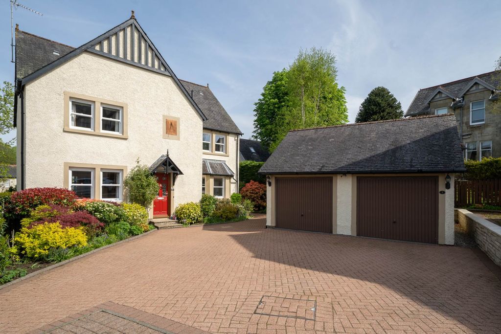 Property photo 2 of 47