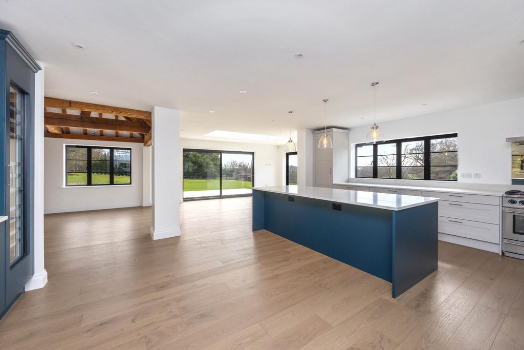 Property photo 3 of 24 Image