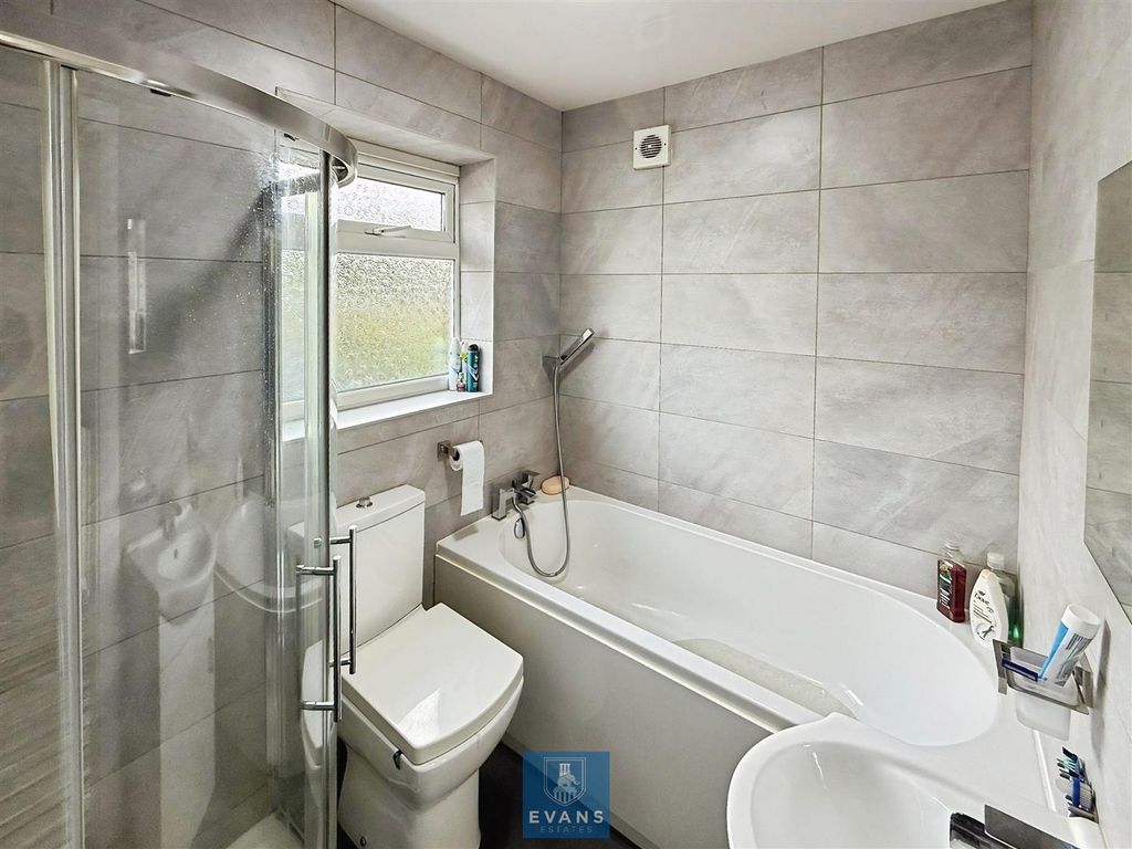 Property photo 3 of 20 Bathroom