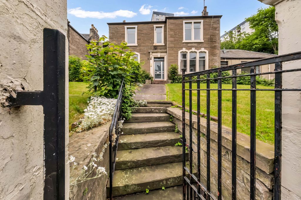 Property photo 2 of 42