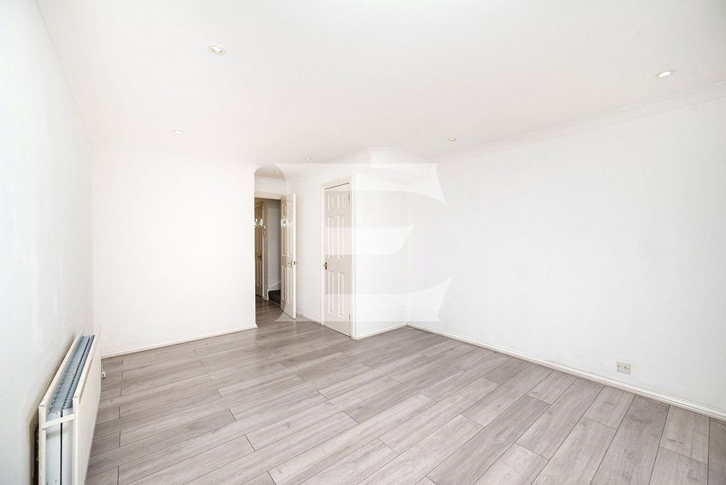 Property photo 2 of 18 Picture No. 05
