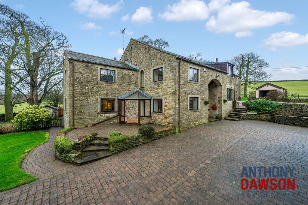 Property photo 1 of 26