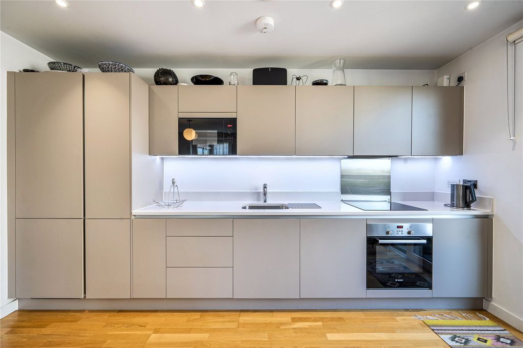 Property photo 3 of 24 Reception/Kitchen