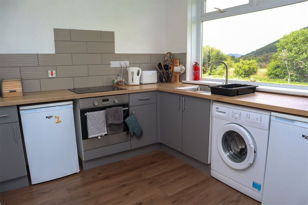 Property photo 3 of 19 Kitchen