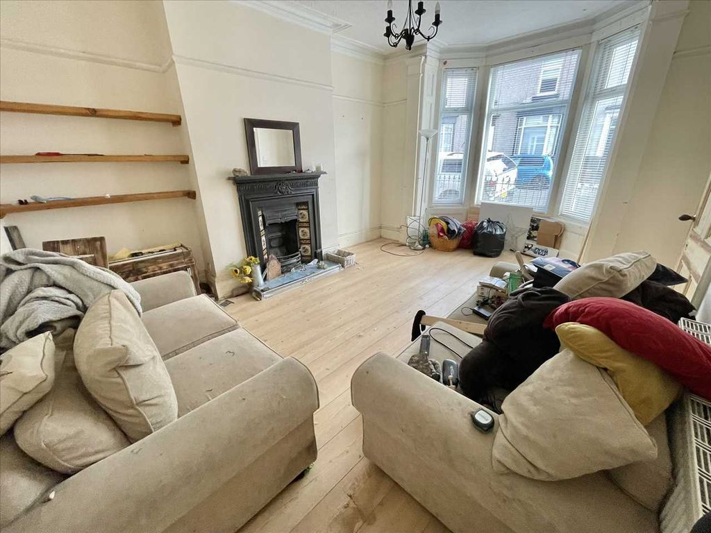 Property photo 3 of 16 Lounge (Front)