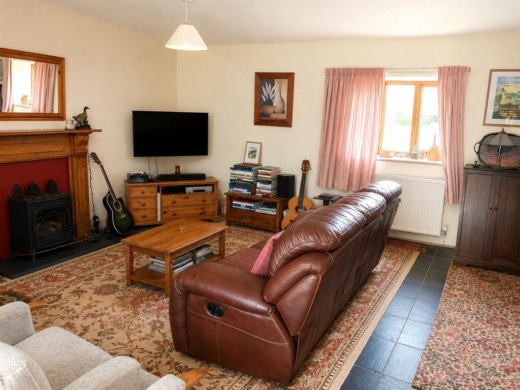 Property photo 2 of 14 Living Room