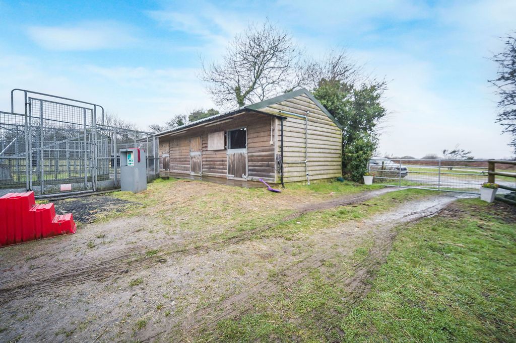 Property photo 3 of 43