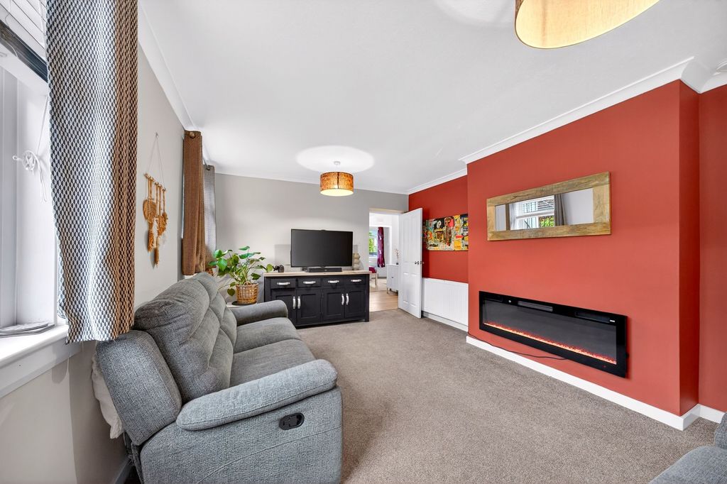 Property photo 3 of 40 Lounge
