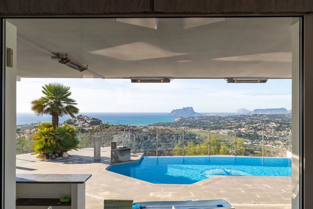 Property photo 1 of 32 Spacious Villa With Breathtaking Sea Views For Sale In Moraira